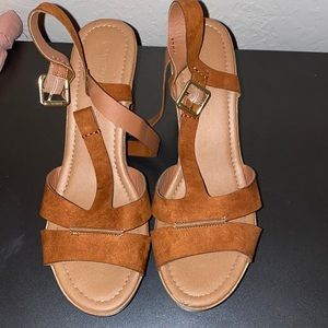 Brown/wooden heels
